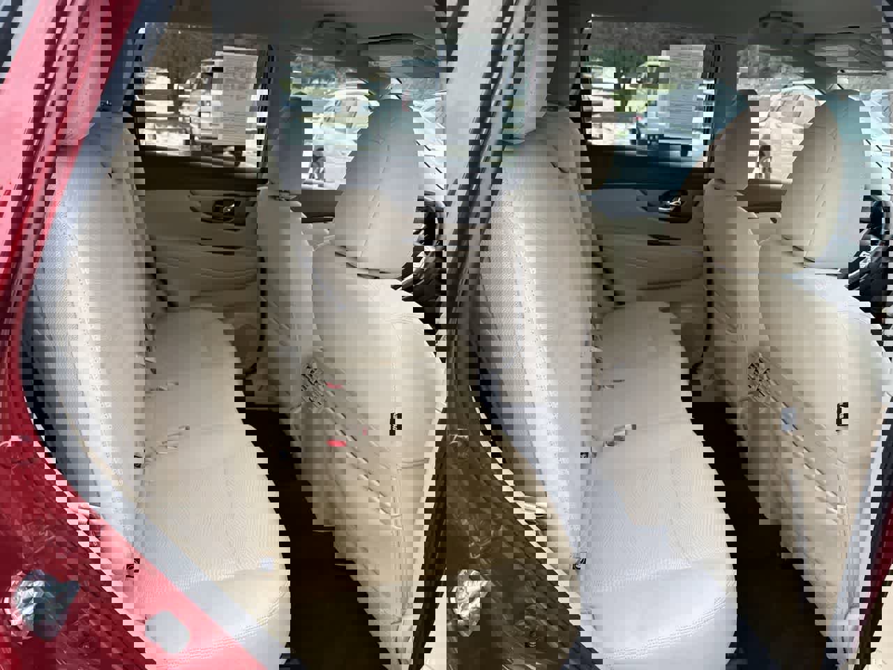 Used 2016 Nissan Rogue SV w/ SV Premium Package image 18