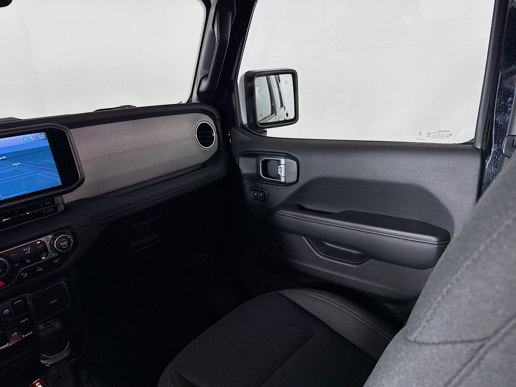 Used 2024 Jeep Wrangler Unlimited Sahara w/ Technology Group image 27