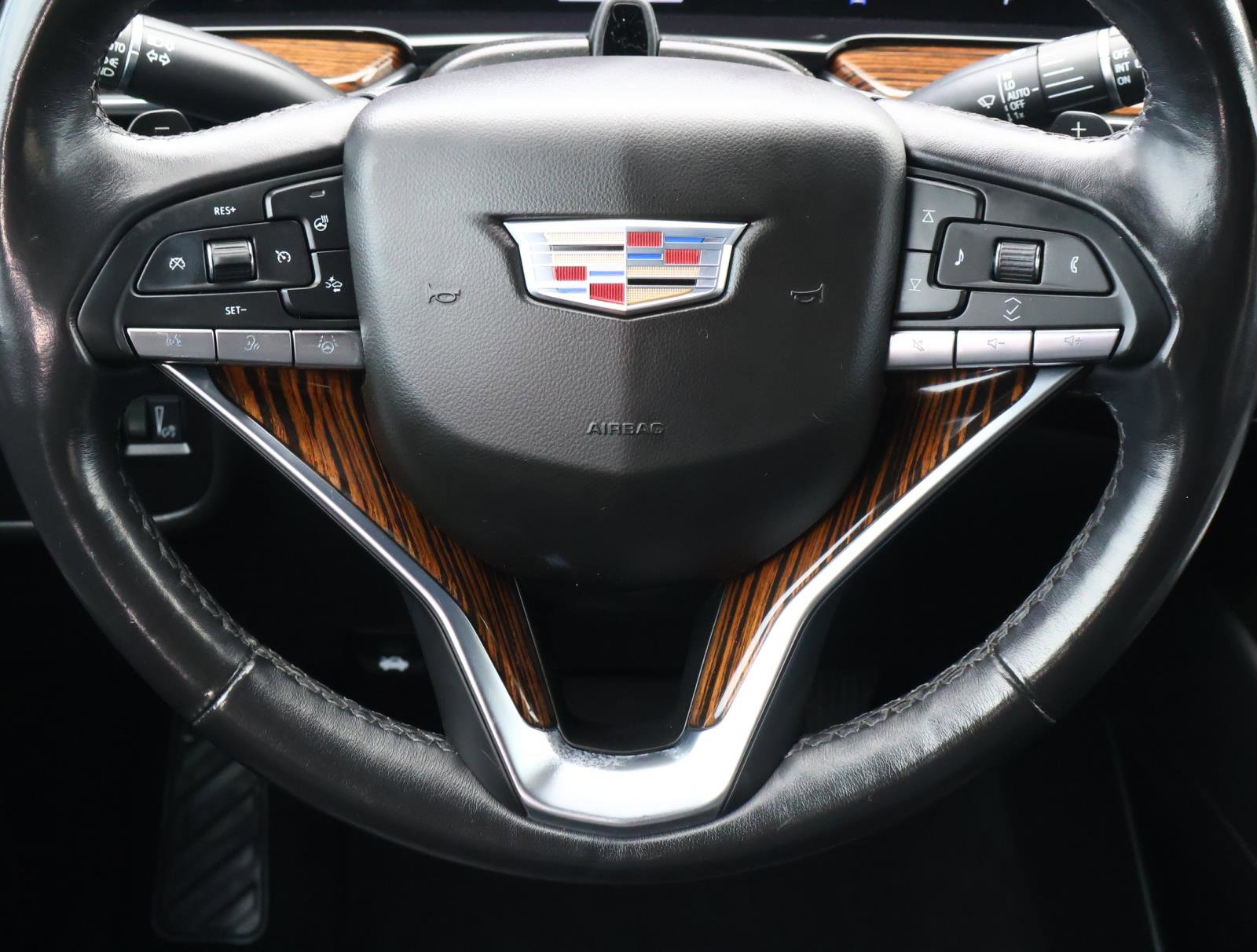 Used 2022 Cadillac Escalade ESV Premium Luxury AWD/4WD image 14