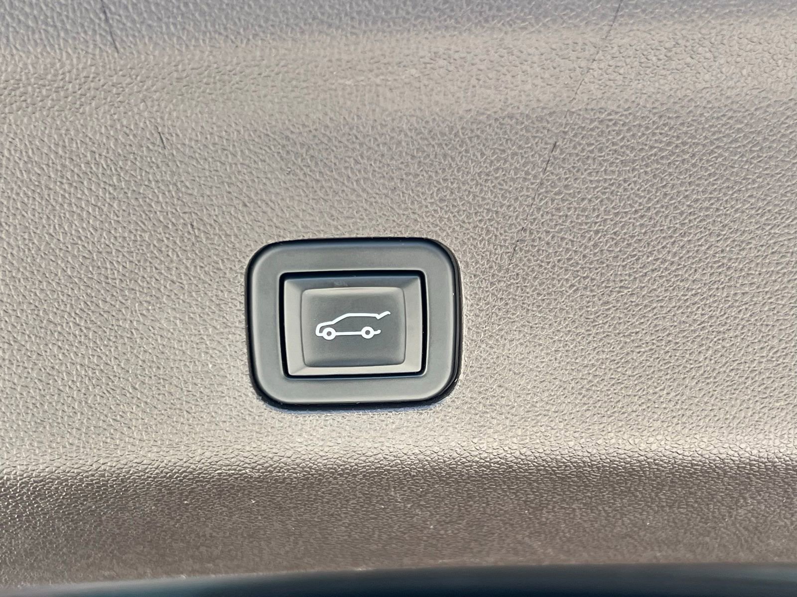 Used 2021 Cadillac Escalade Sport w/ Driver Assist Tech Package image 16