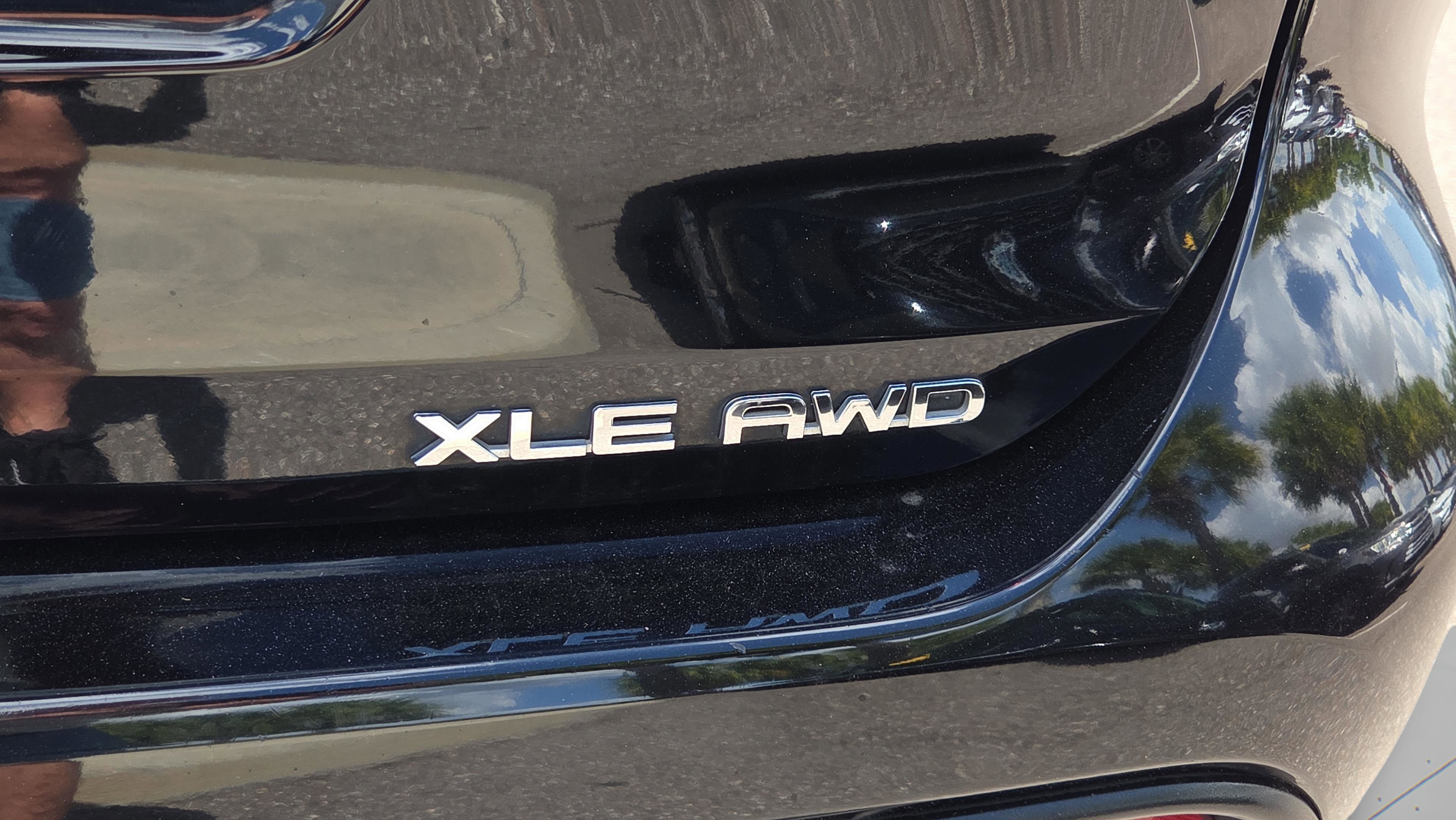 Used 2023 Toyota Highlander XLE image 12