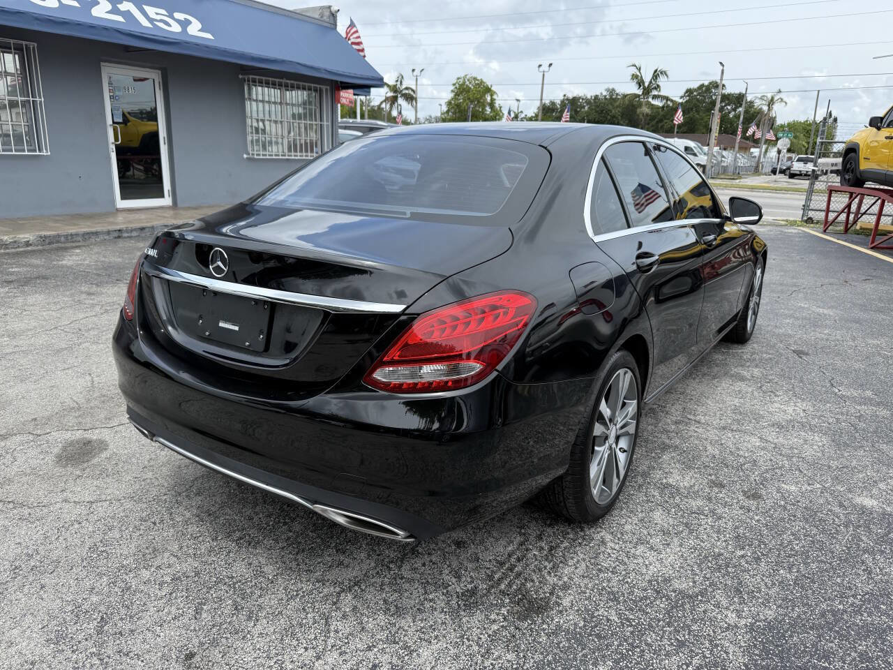 Used 2015 Mercedes-Benz C 300 Sedan image 4