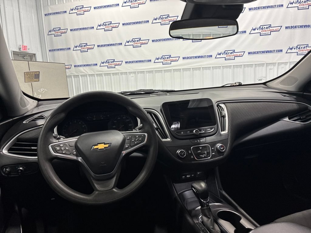 Used 2023 Chevrolet Malibu LS FWD image 2
