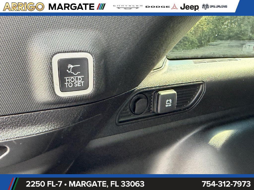 Used 2024 Jeep Grand Cherokee Altitude RWD image 16
