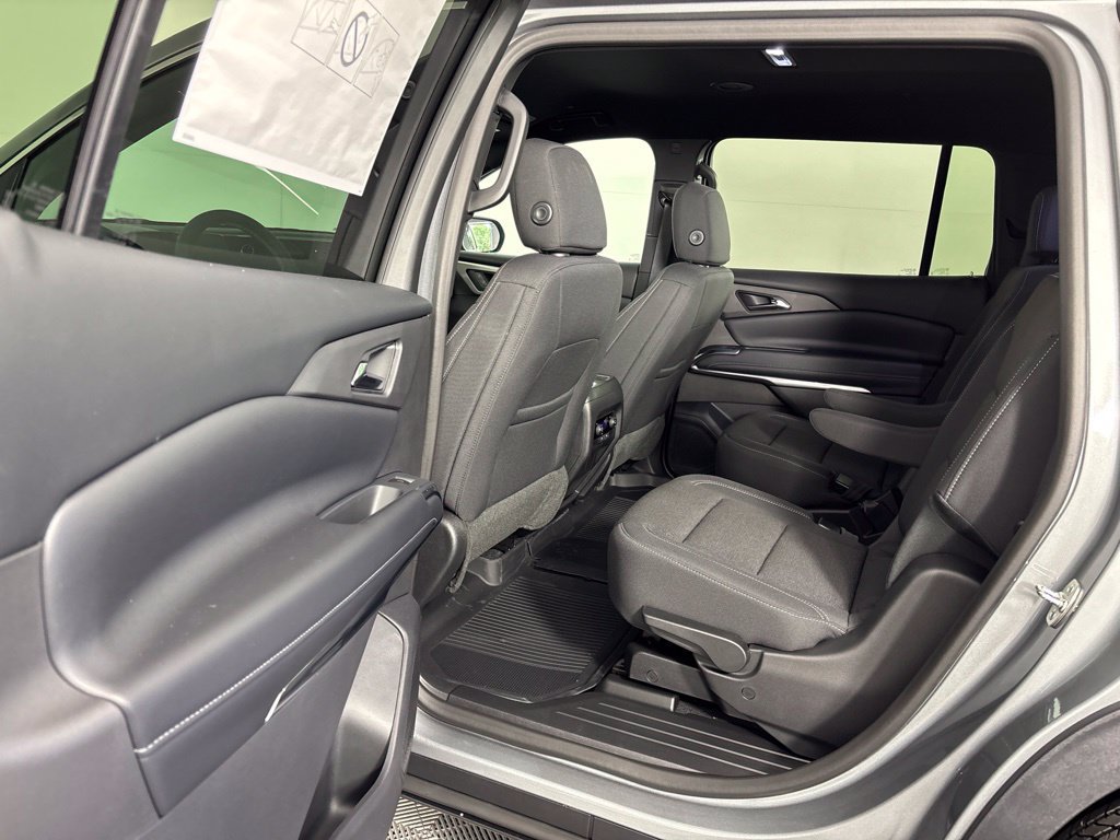 New 2027 Chevrolet Traverse LT w/ LPO, Floor Liner Package FWD image 26