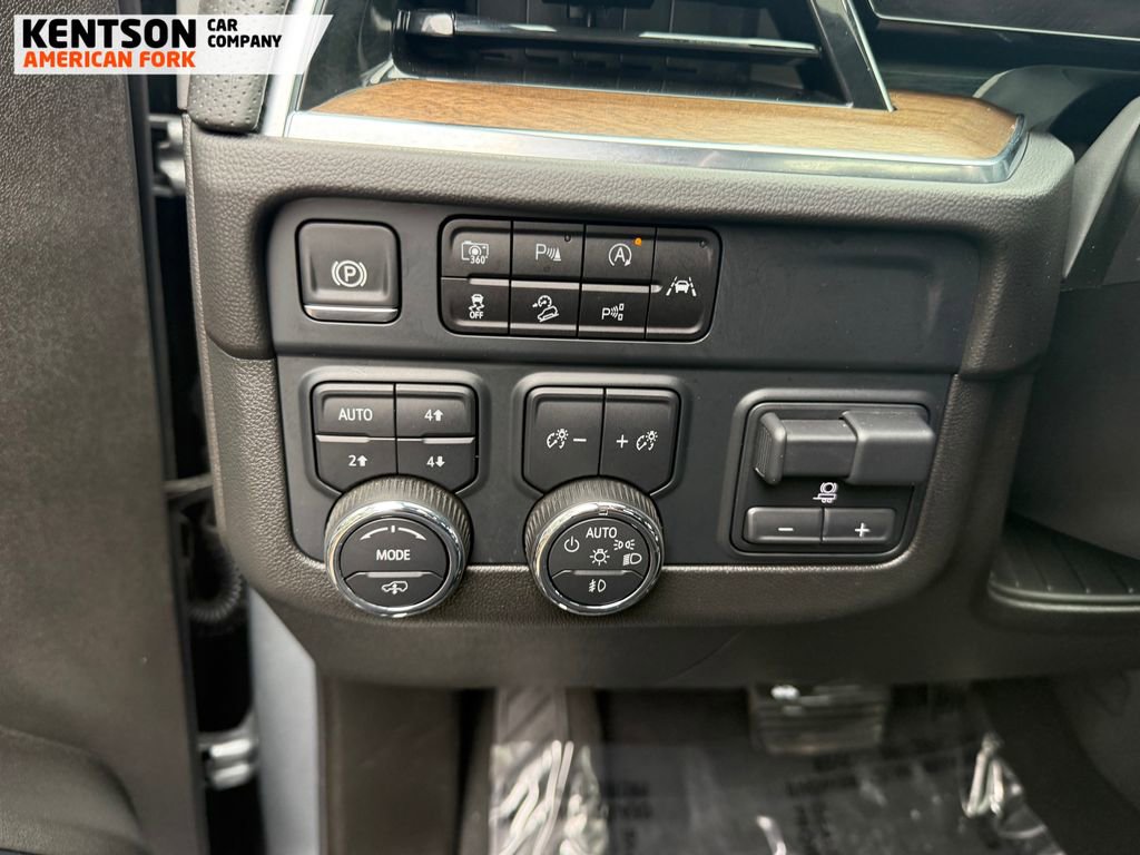 Used 2025 Chevrolet Suburban High Country image 20