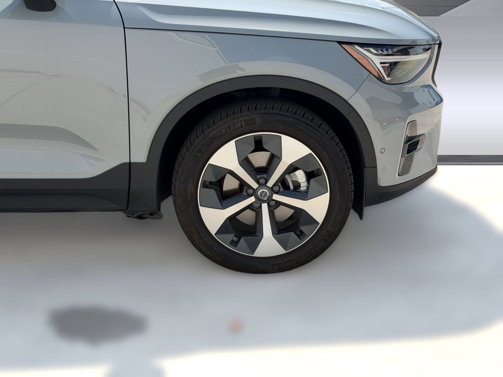 Certified 2026 Volvo XC40 B5 Plus w/ Protection Package Premier AWD/4WD image 13