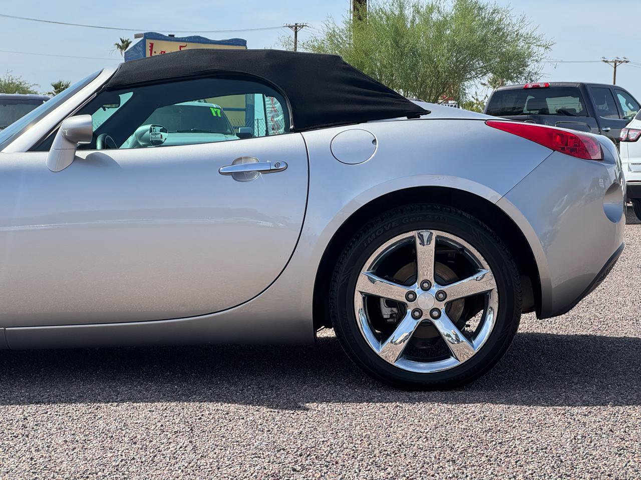 Used 2006 Pontiac Solstice Convertible w/ Premium Package RWD image 8