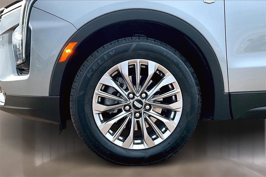 Used 2024 Cadillac XT4 Premium Luxury image 8