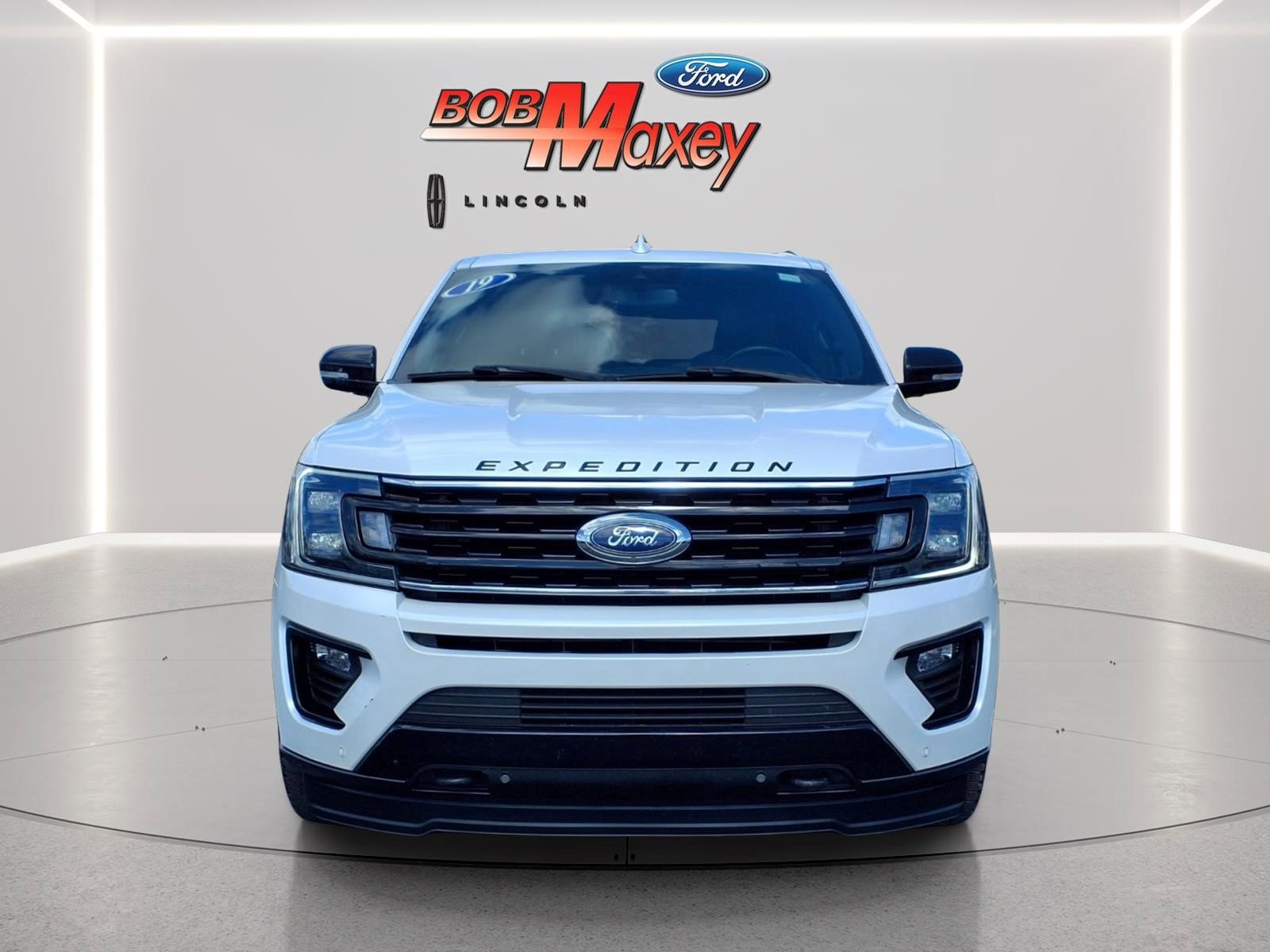 Used 2019 Ford Expedition Limited w/ Equipment Group 303A AWD/4WD image 2