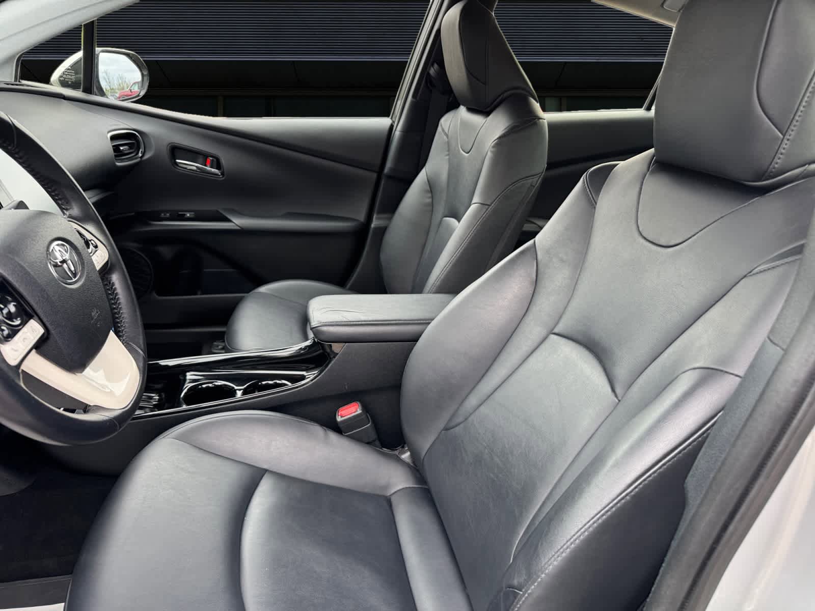 Used 2018 Toyota Prius Prime Premium FWD image 2