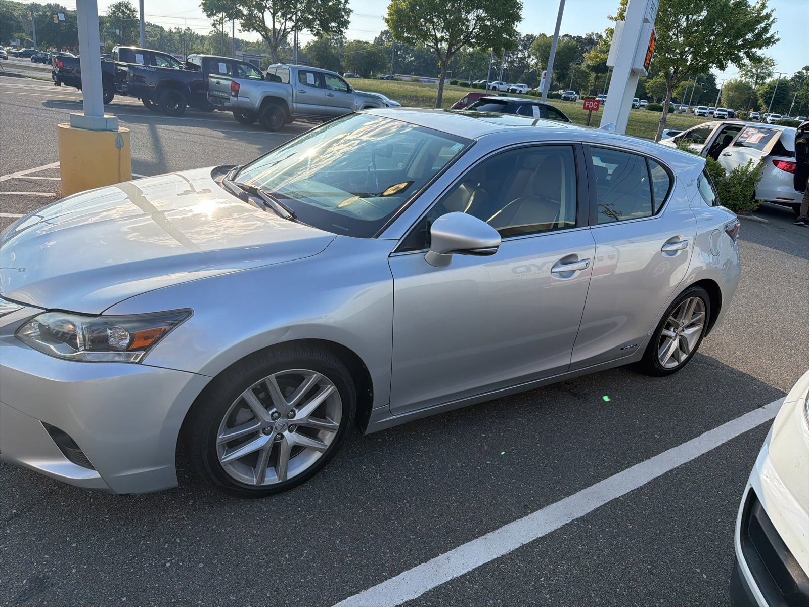 Used 2015 Lexus CT 200h FWD image 2