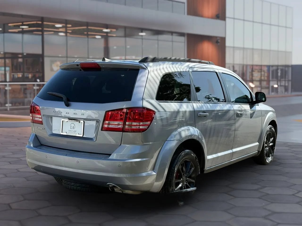 Used 2020 Dodge Journey SE w/ SE Popular Equipment Group FWD image 6