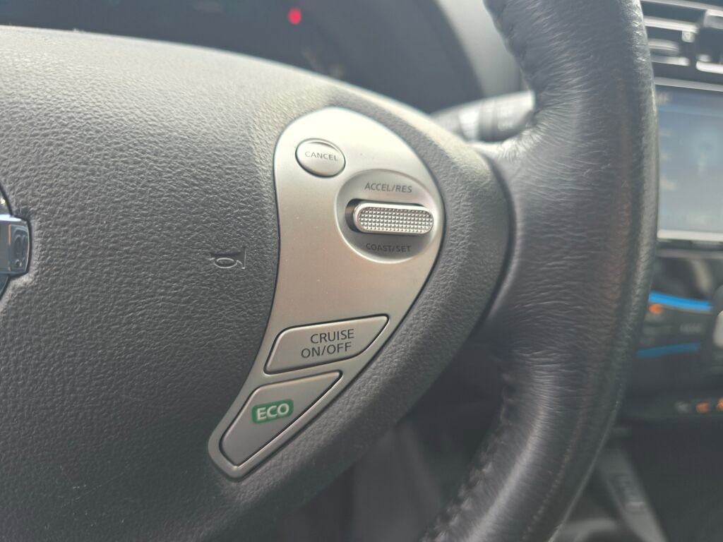 Used 2013 Nissan Leaf SL w/ Premium Pkg image 24