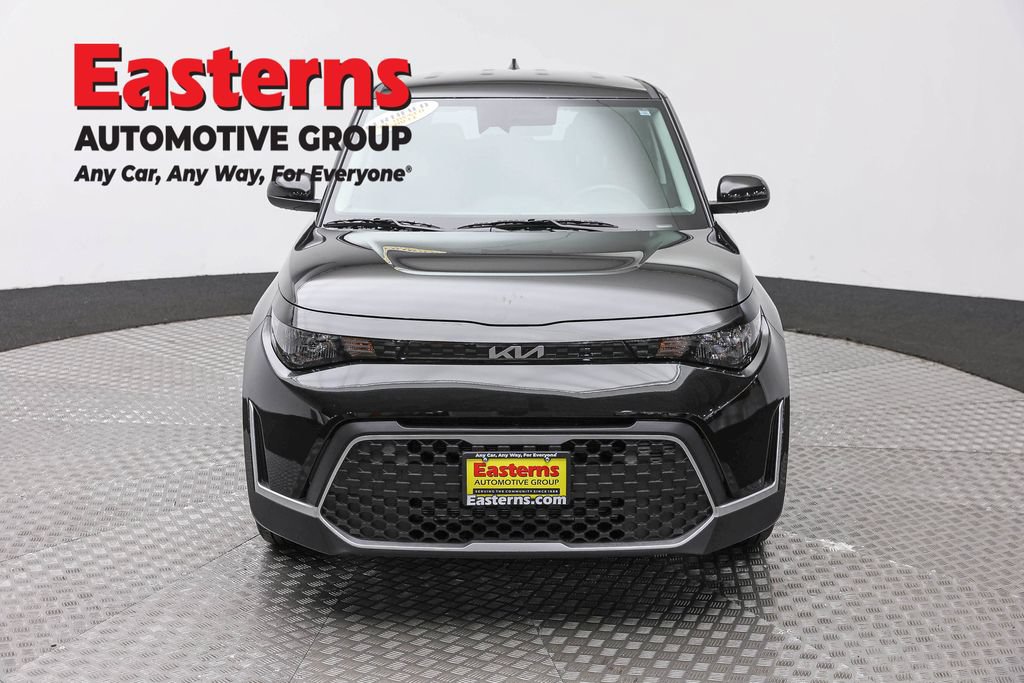 Used 2025 Kia Soul LX w/ LX Technology Package FWD image 2