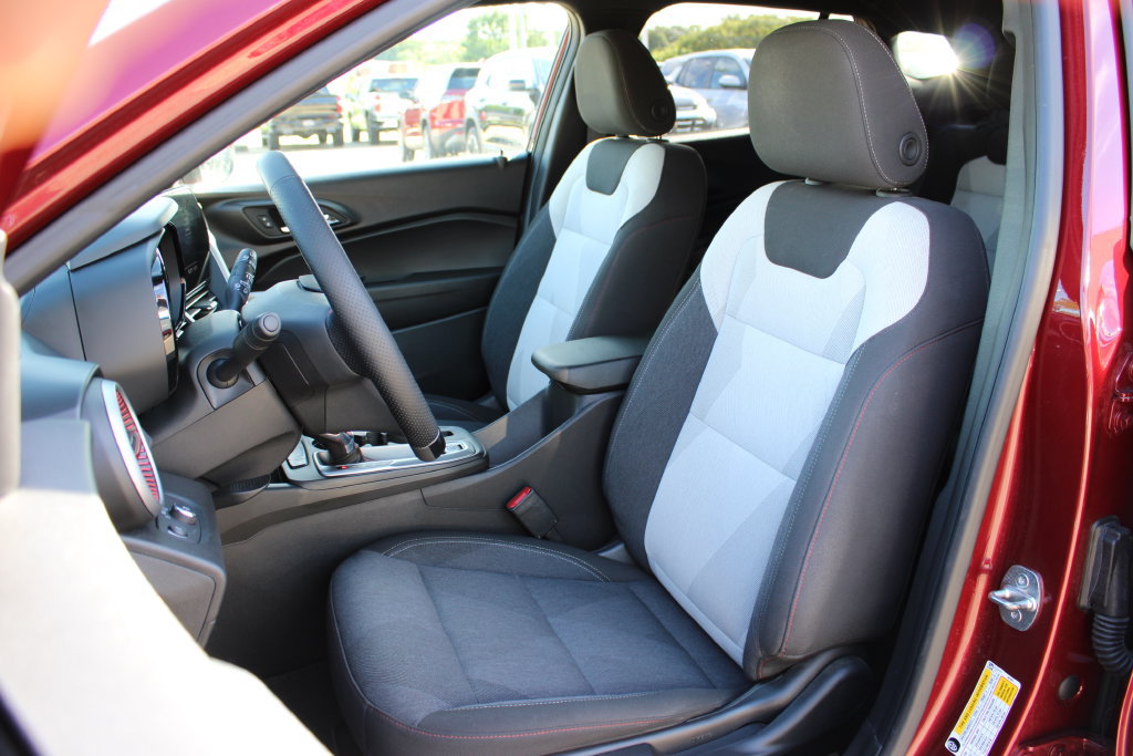 Certified 2024 Chevrolet Trax RS FWD image 9