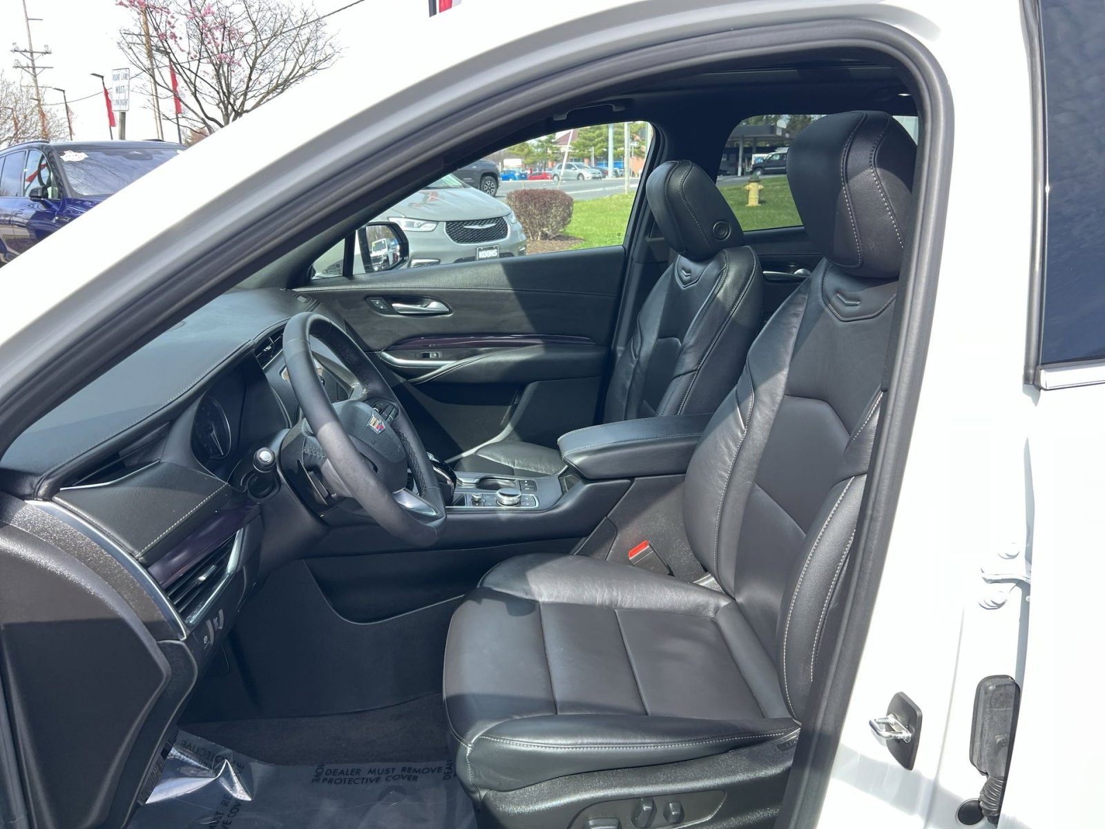 Used 2023 Cadillac XT4 Luxury w/ Cold Weather Package image 13