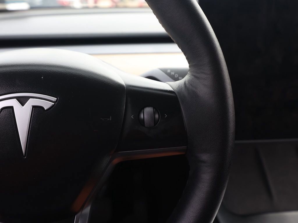 Used 2023 Tesla Model Y Long Range image 27