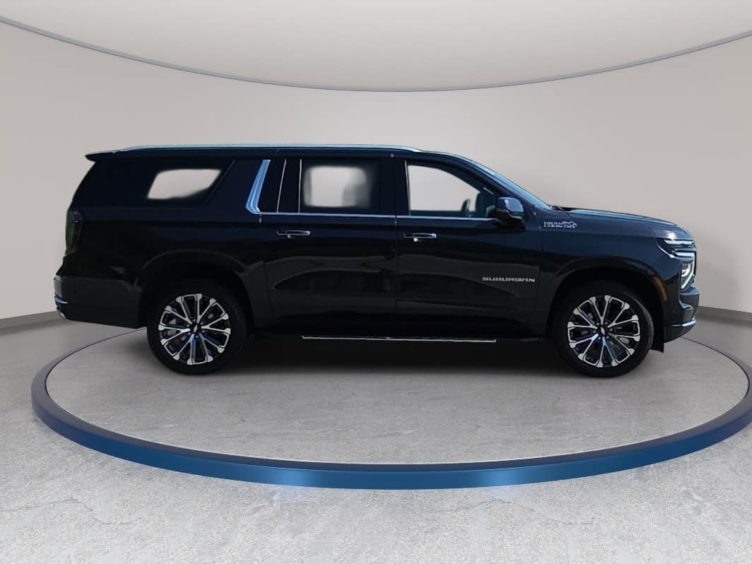 Used 2025 Chevrolet Suburban High Country AWD/4WD image 4