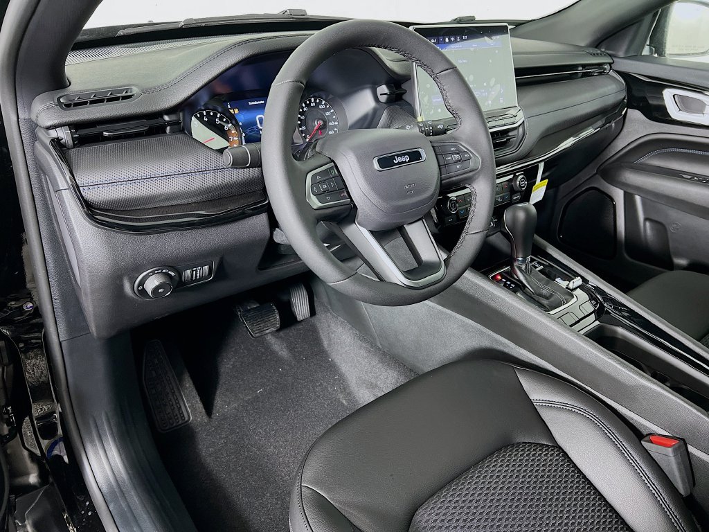 New 2026 Jeep Compass Latitude AWD/4WD image 9
