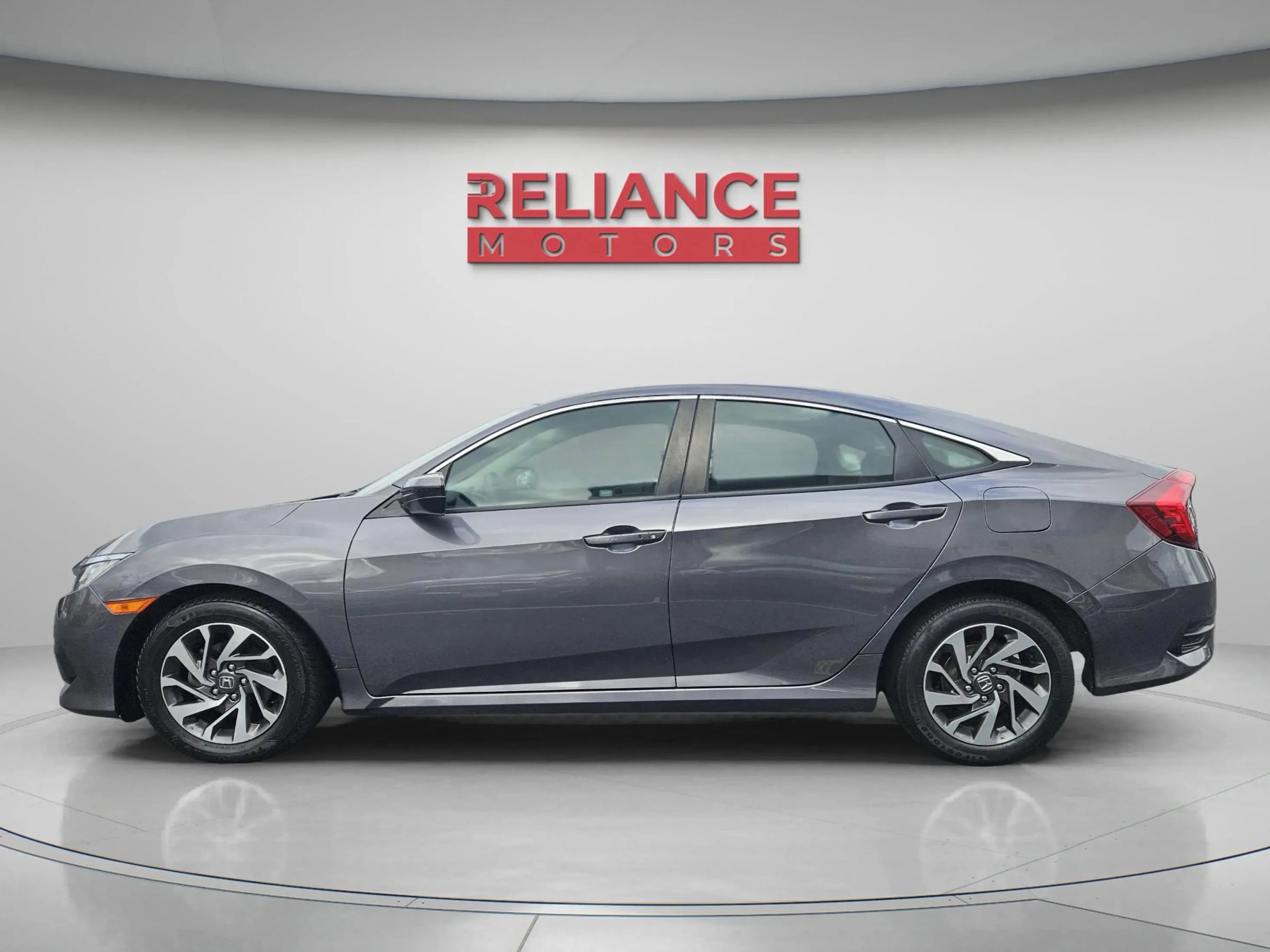 Used 2018 Honda Civic EX image 3