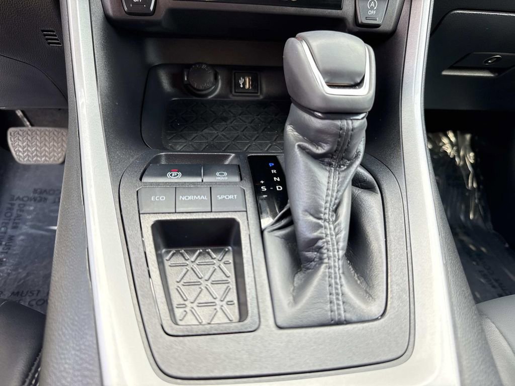 Used 2025 Toyota RAV4 XLE Premium image 31