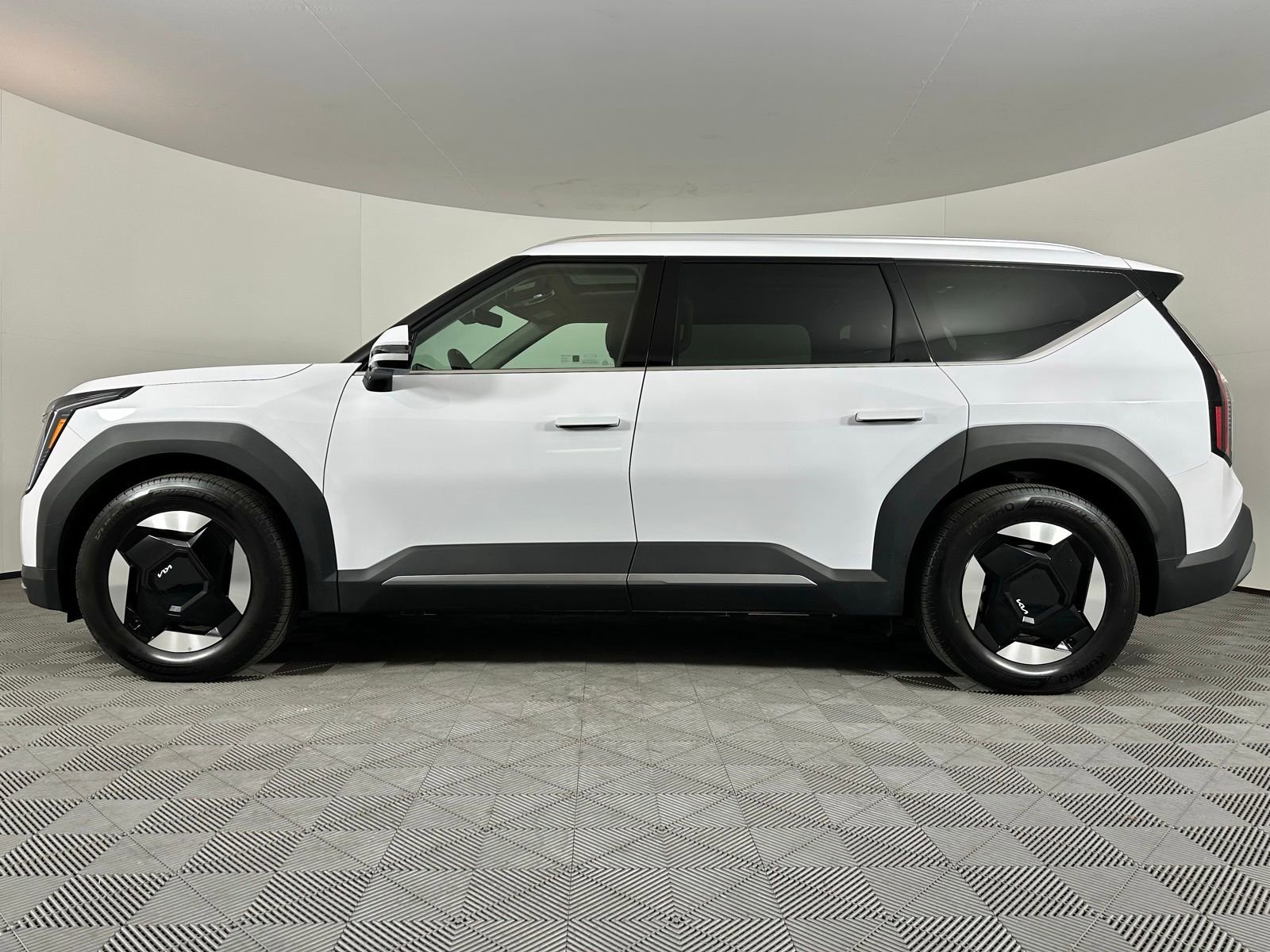 Used 2025 Kia EV9 Wind image 21