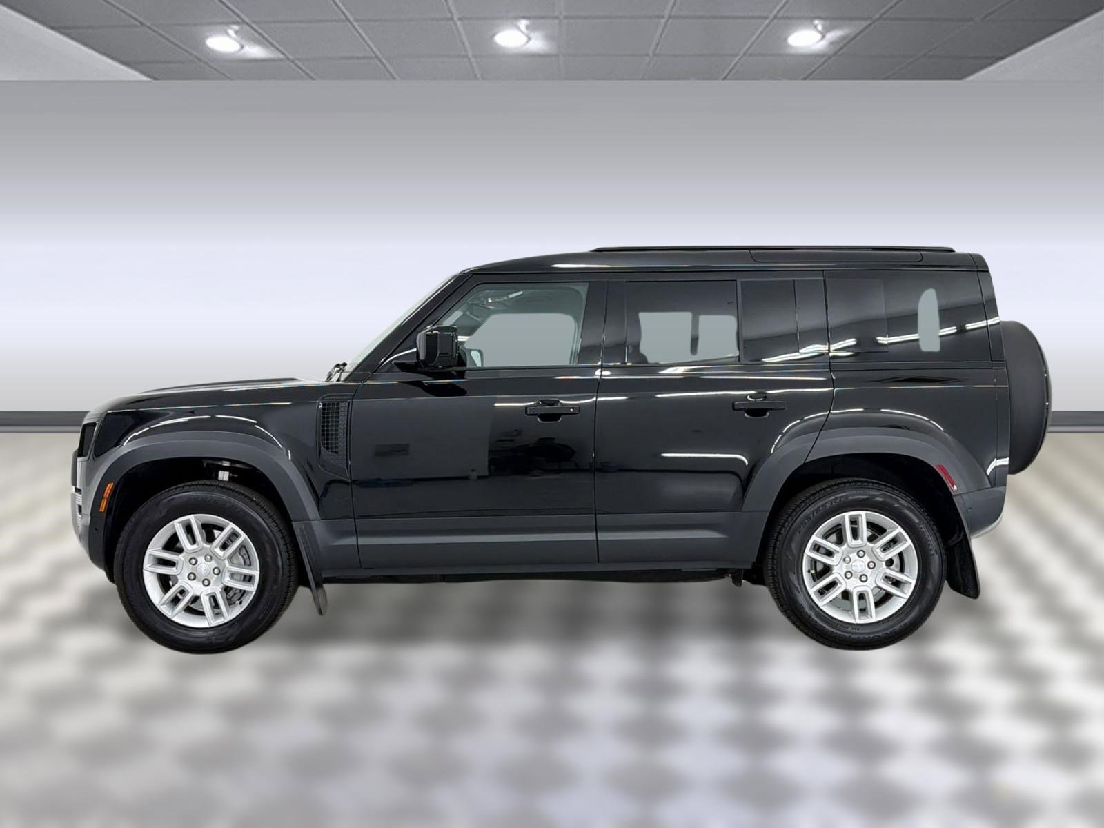 Used 2025 Land Rover Defender 110 S image 2