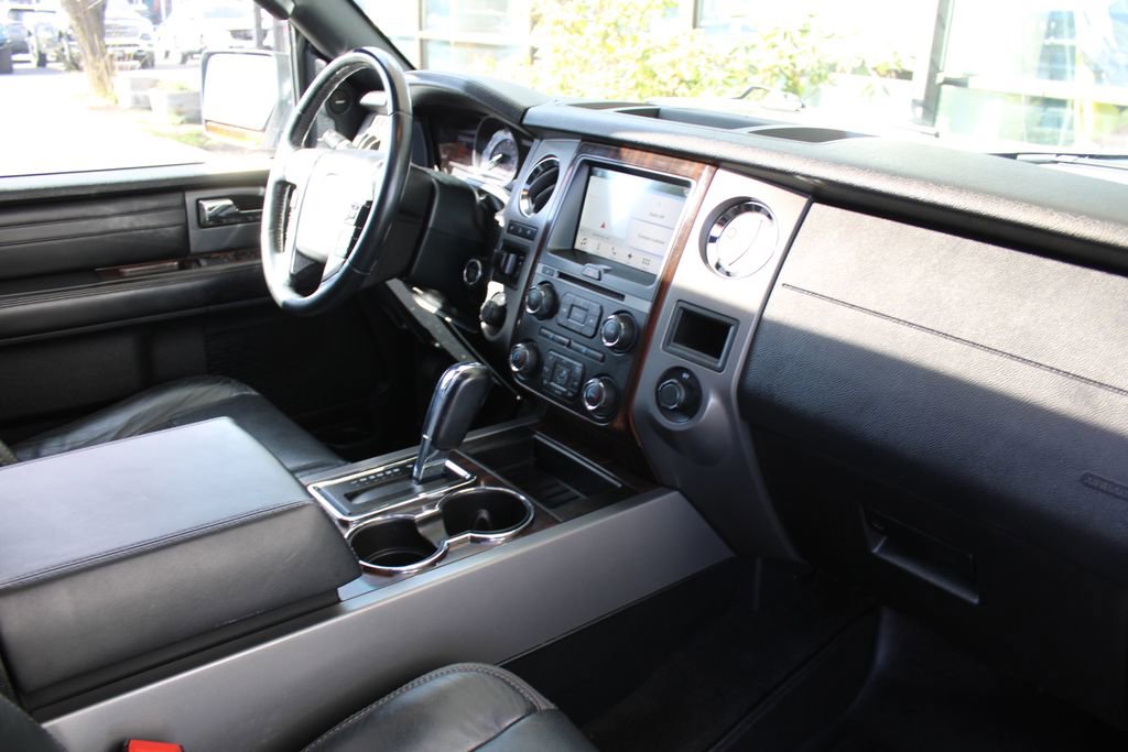 Used 2017 Ford Expedition EL Platinum image 19