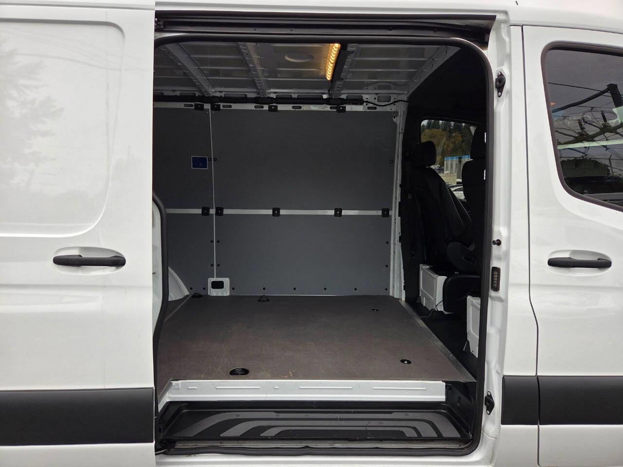 Used 2024 Mercedes-Benz Sprinter 2500 image 18