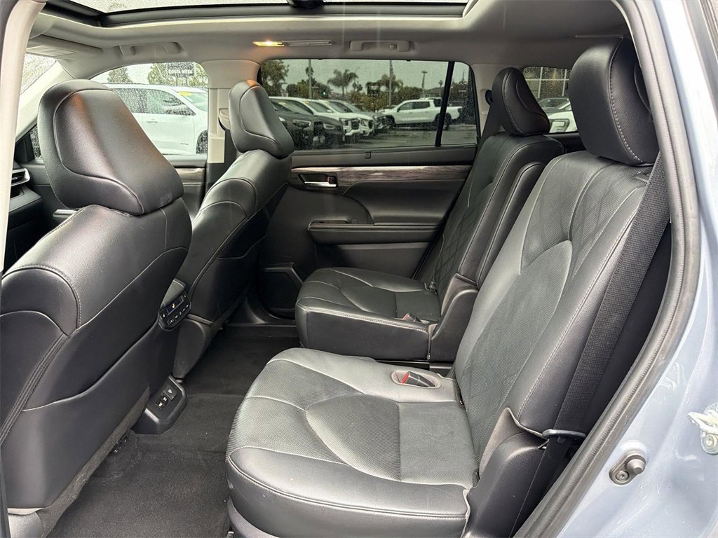 Used 2020 Toyota Highlander Platinum image 28