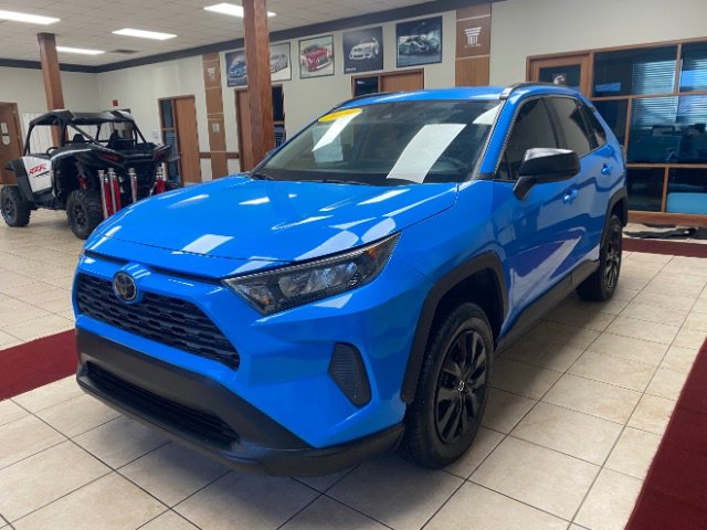 Used 2019 Toyota RAV4 LE image 1