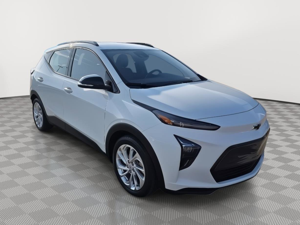 Used 2022 Chevrolet Bolt EUV LT w/ Comfort Package image 3