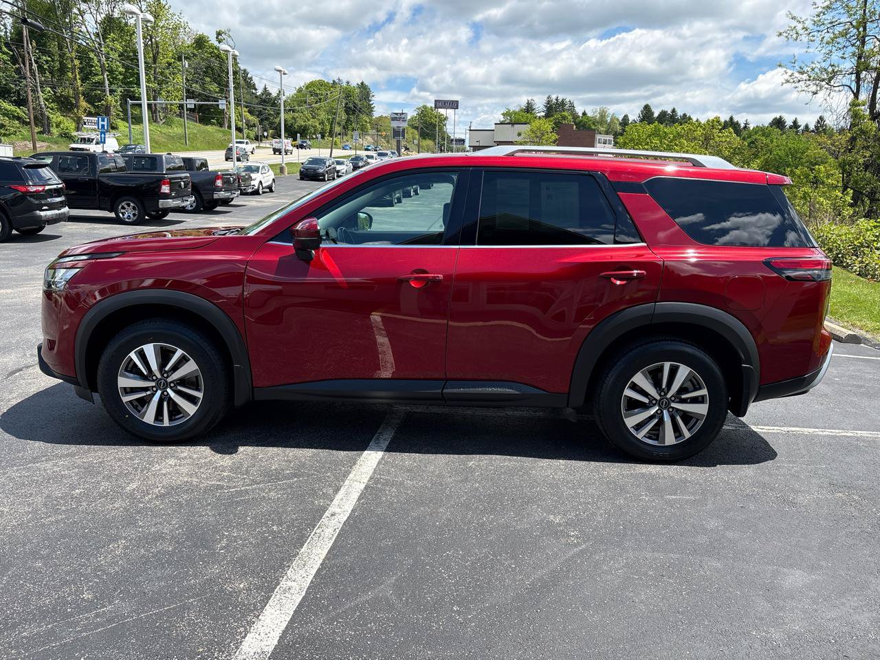 Used 2022 Nissan Pathfinder SL AWD/4WD image 9
