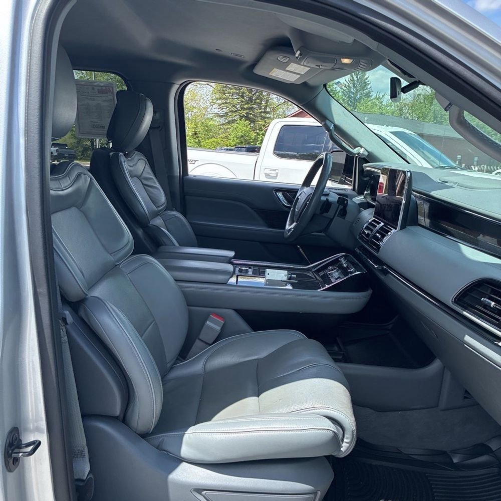 Used 2019 Lincoln Navigator Select AWD/4WD image 8