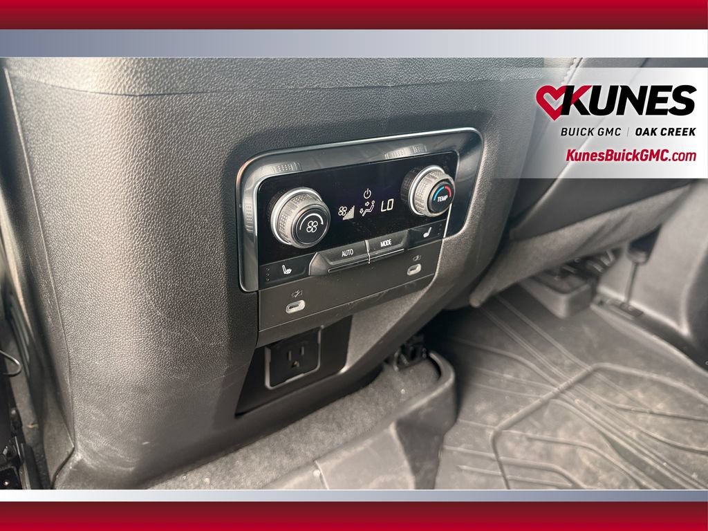 Used 2023 Chevrolet Tahoe Z71 w/ Luxury Package AWD/4WD image 37
