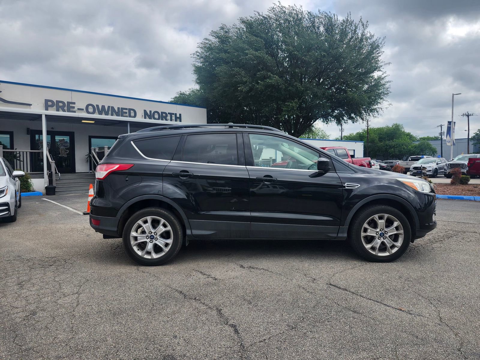 Used 2013 Ford Escape SE image 2