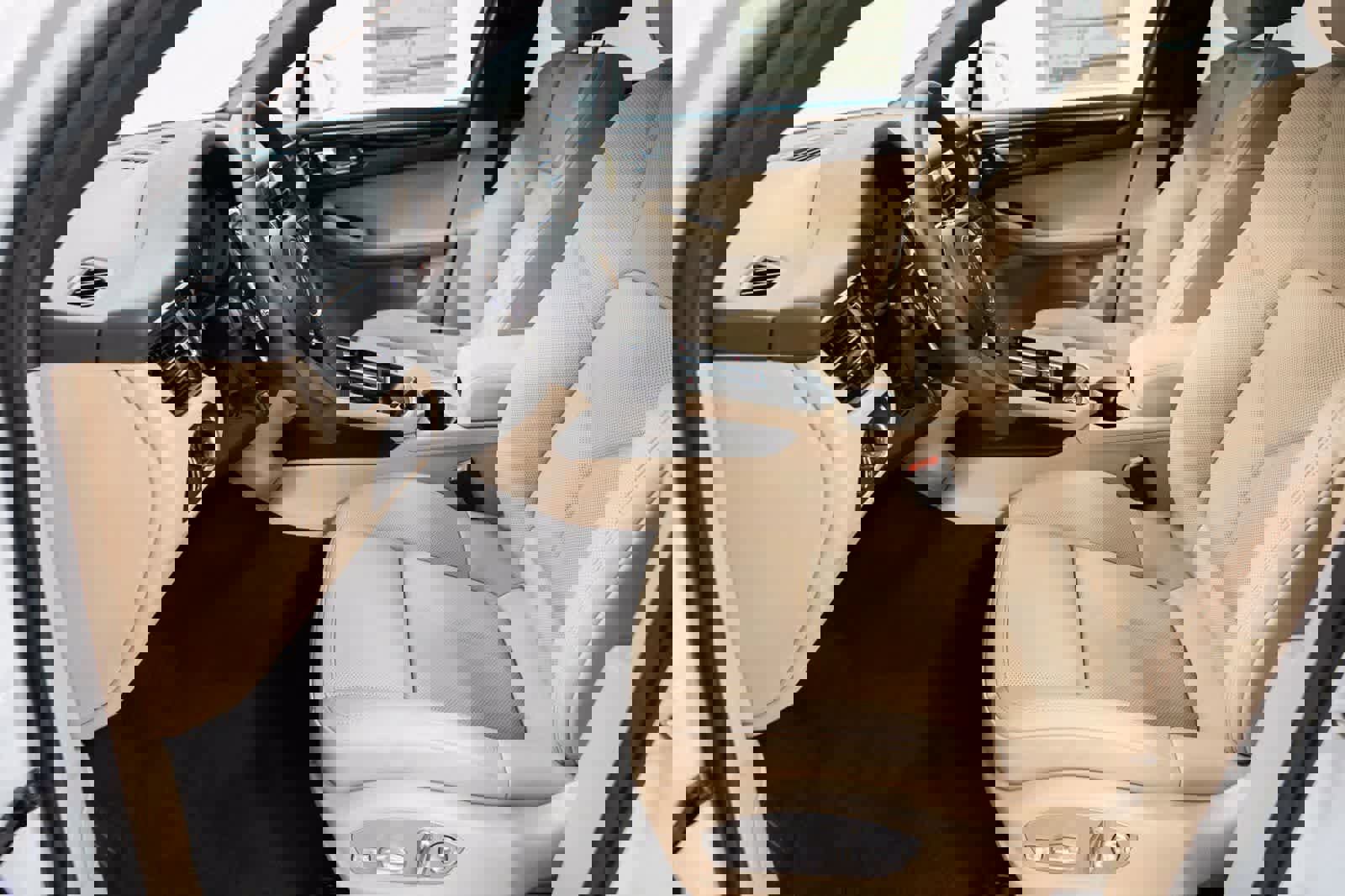 Certified 2026 Porsche Macan image 16