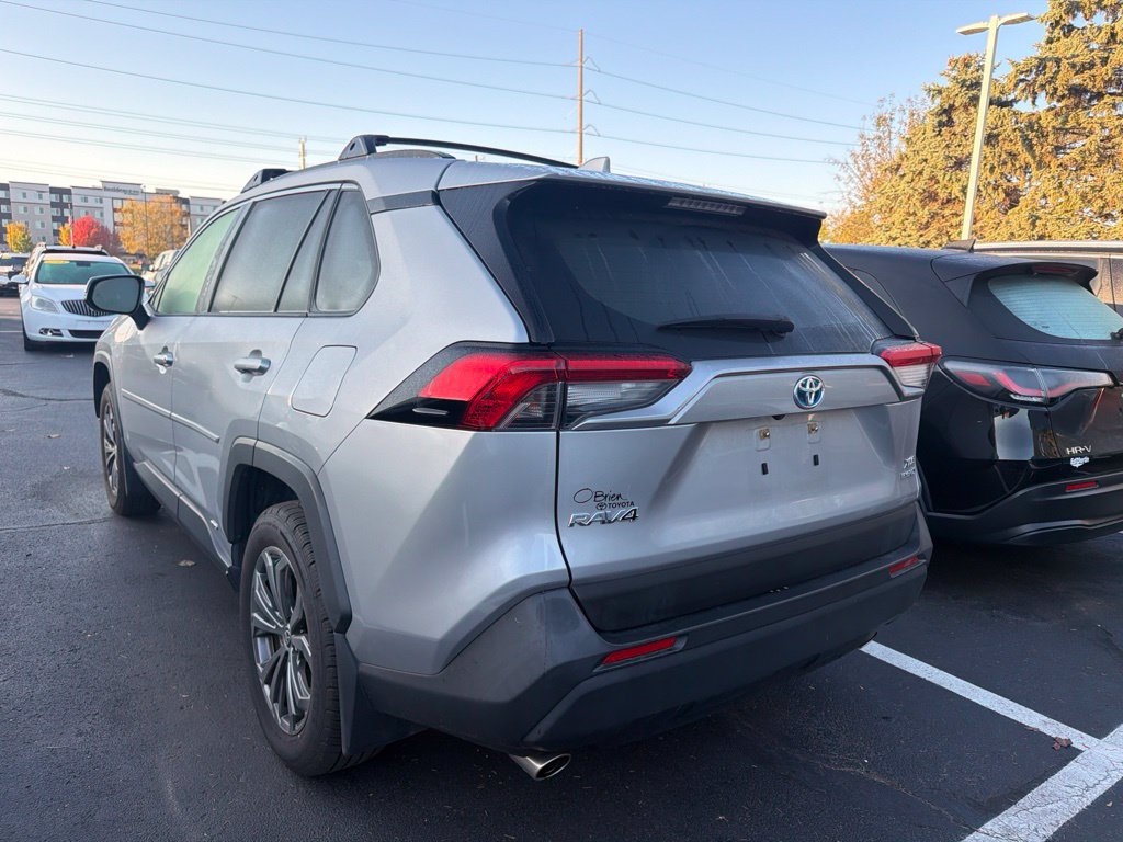 Used 2022 Toyota RAV4 XLE Premium AWD/4WD image 2