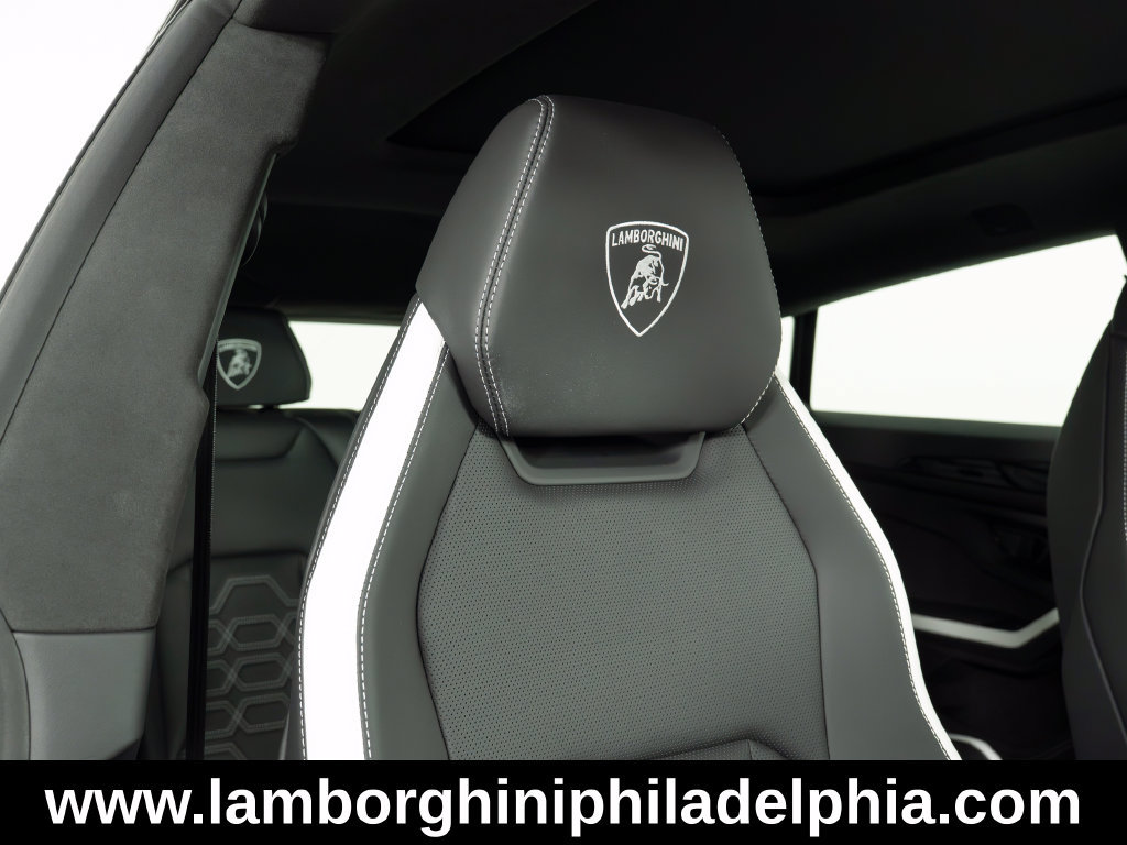 Used 2025 Lamborghini Urus SE AWD/4WD image 49