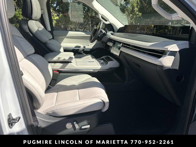 New 2025 Lincoln Navigator Reserve image 13
