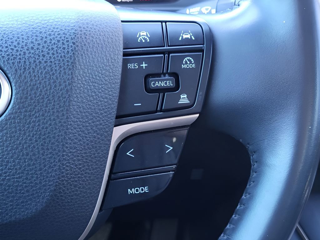 Used 2023 Toyota Crown AWD/4WD image 18