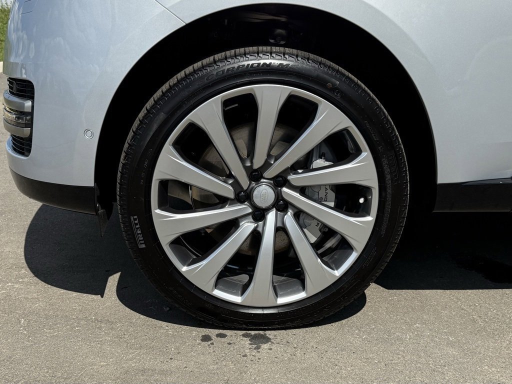 New 2025 Land Rover Range Rover SE image 10