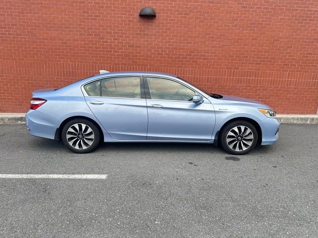 Used 2017 Honda Accord Hybrid Sedan image 2