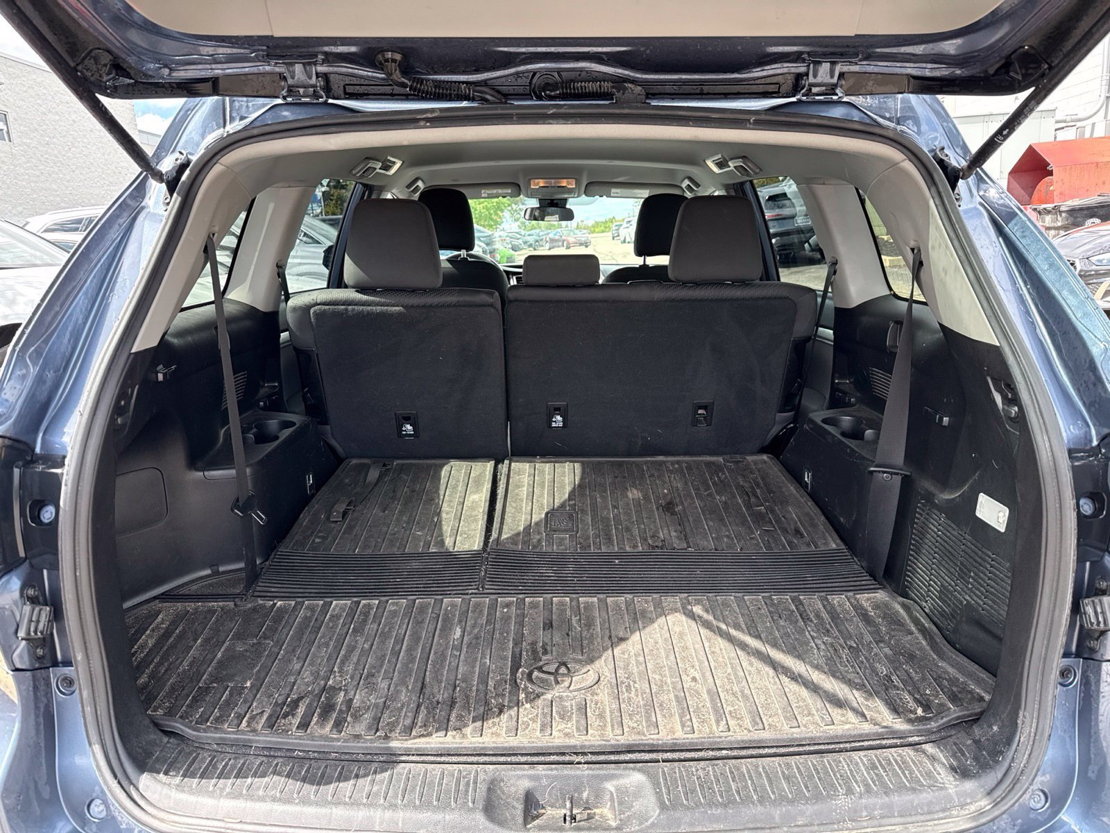 Used 2019 Toyota Highlander LE AWD/4WD image 13