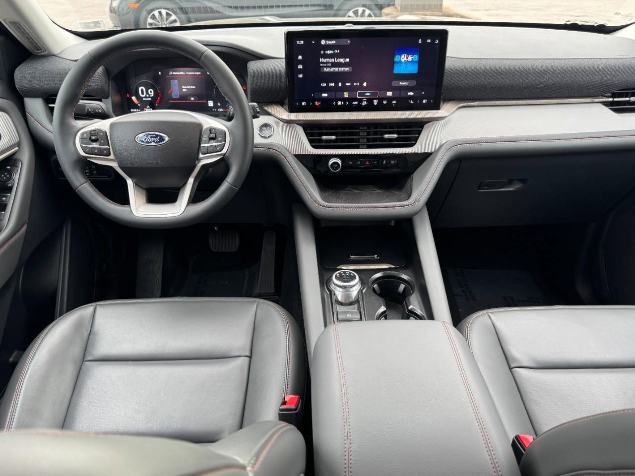 Used 2025 Ford Explorer Active w/ Active Comfort Package image 12