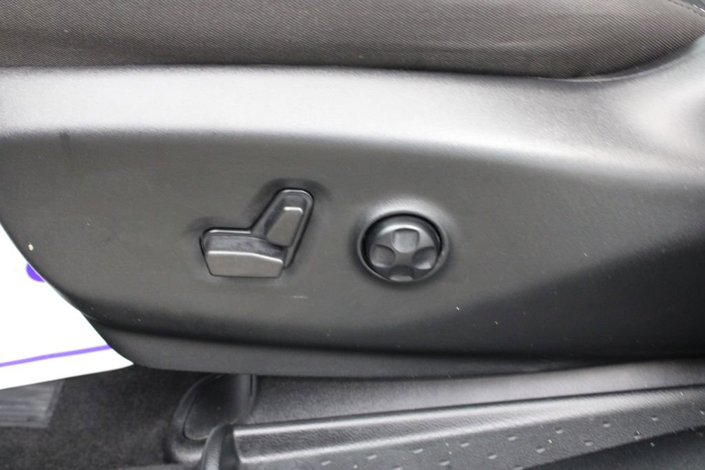 Used 2024 Chrysler Pacifica Touring image 17