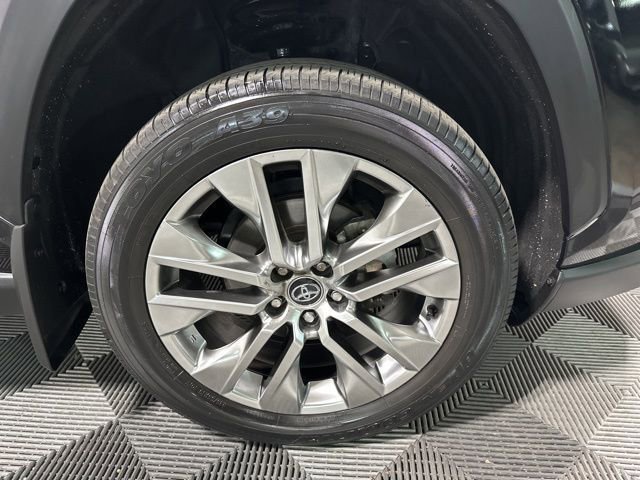 Used 2021 Toyota RAV4 XLE Premium image 9