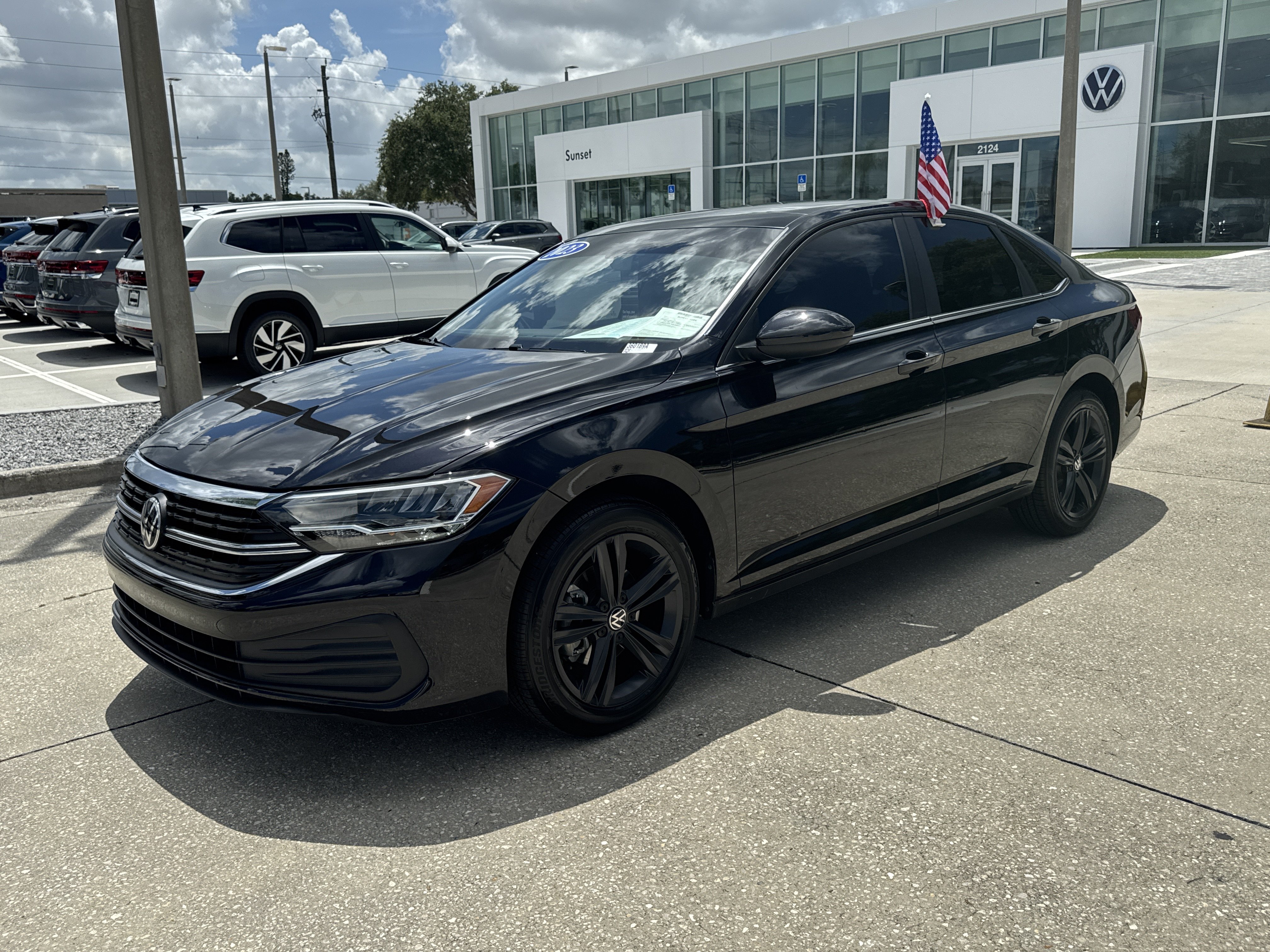 Certified 2023 Volkswagen Jetta SE w/ Panoramic Sunroof Package FWD image 8