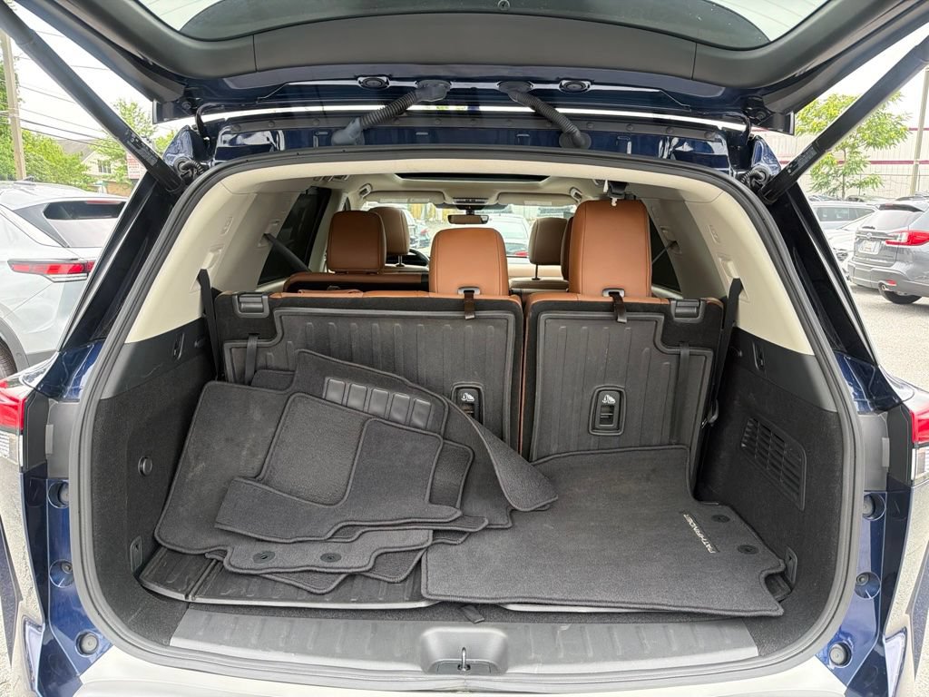 Used 2024 Nissan Pathfinder Platinum w/ Cargo Package AWD/4WD image 12